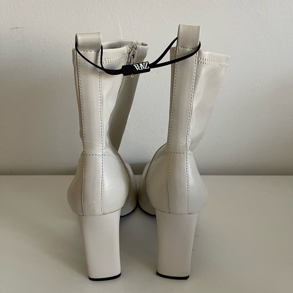 Elegant Beige Women's Boots - Picture 2 of 4